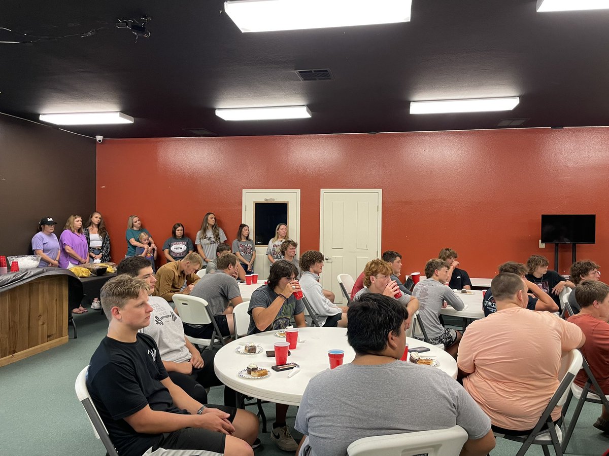 WISDBearcats's tweet image. Very thankful for a community that takes care of the Cats!!! Team dinner tonight at OneChurch Whitesboro!! Thank you for all that make it possible! #TheBoro #BOROTUFF #WeOverMe23