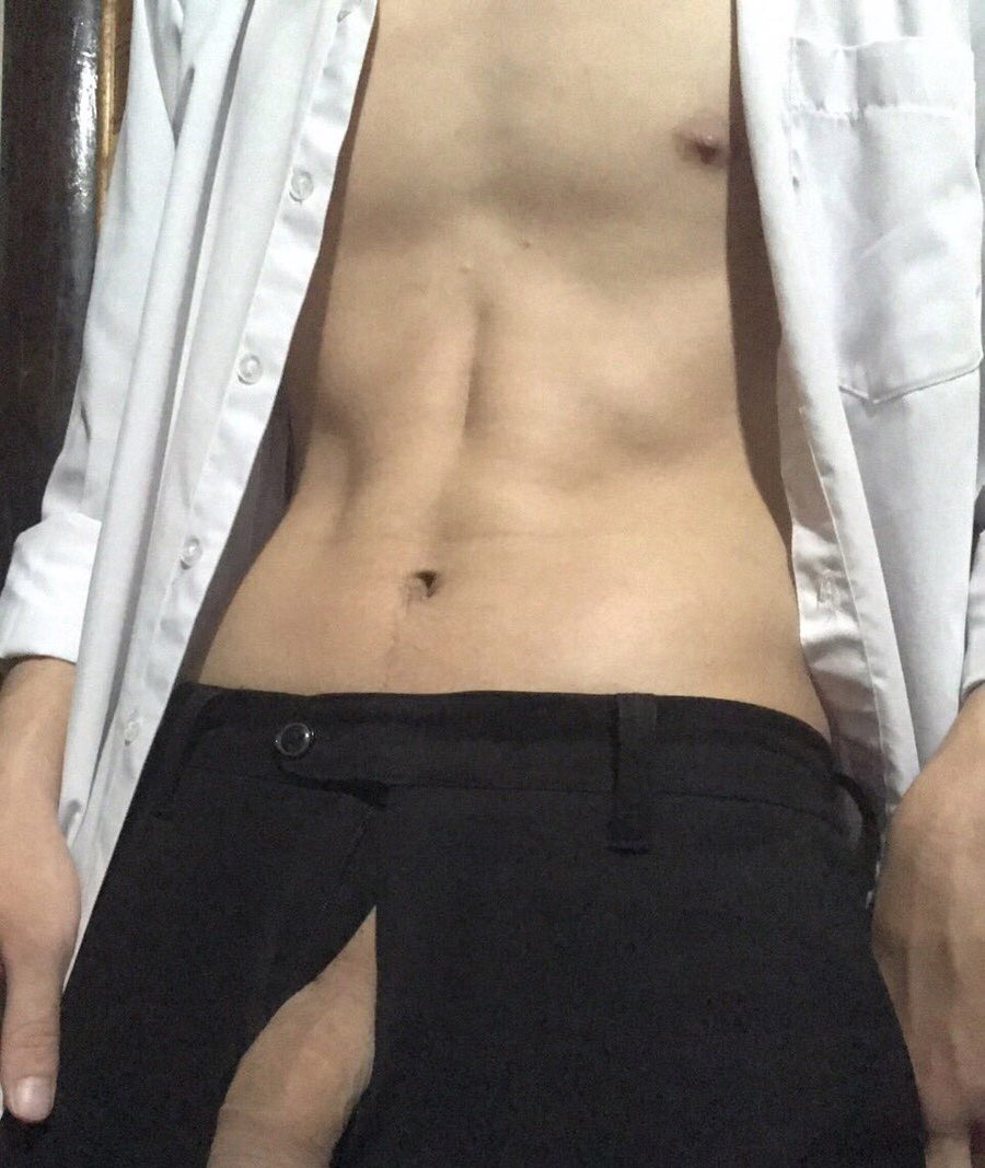 ThemDitLonDam's tweet photo. Chuẩn bị đi học 🤭 https://t.co/KhL4U0oKH3