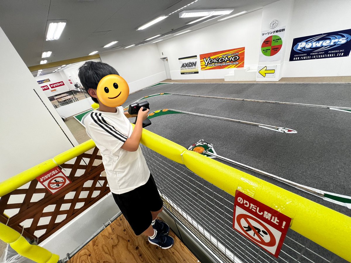 ModelHgs's tweet photo. 浜松帰宅後早速ボディー塗装してラジコンコースで練習
ぶつけ無い様に走る練習してました。
私は中途半端な塗装状態のF1で練習~F1のラジコンって今は下火?なんでしょうか?
#タミヤラジコン
#初めてのラジコン
#タムタム金沢
#アルファタウリ #TT02 #F104Pro https://t.co/6P2tjs5XVb