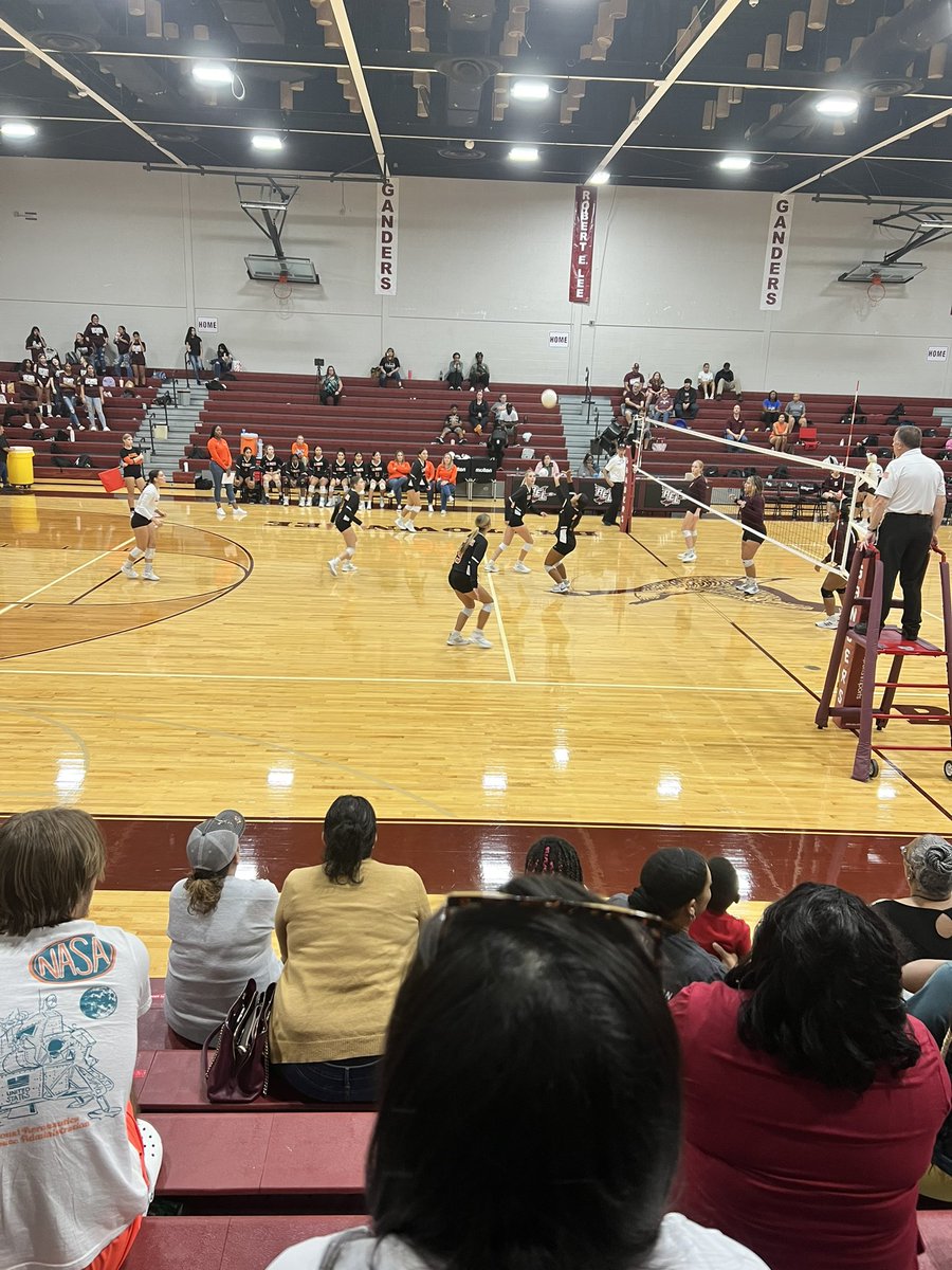 Shellshocked23's tweet image. LPHS JV wins over Baytown Lee in 3 sets!!! These girls were balling today! Fun to watch! 🐾🧡🏐 @LPLadyBullpups
