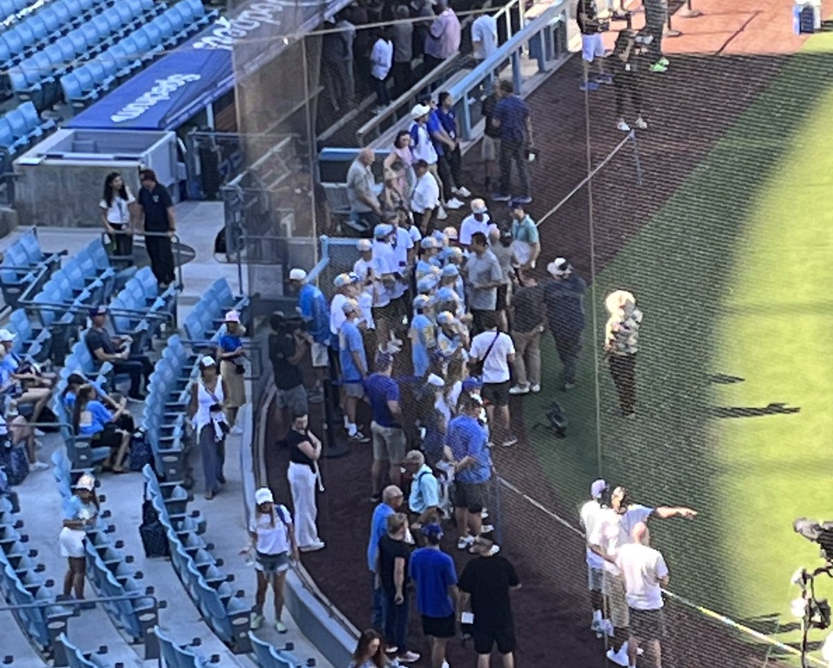 TODD_LEITZ's tweet image. The Little League World Champs are in the house!! #ElSegundo at #DodgerStadium