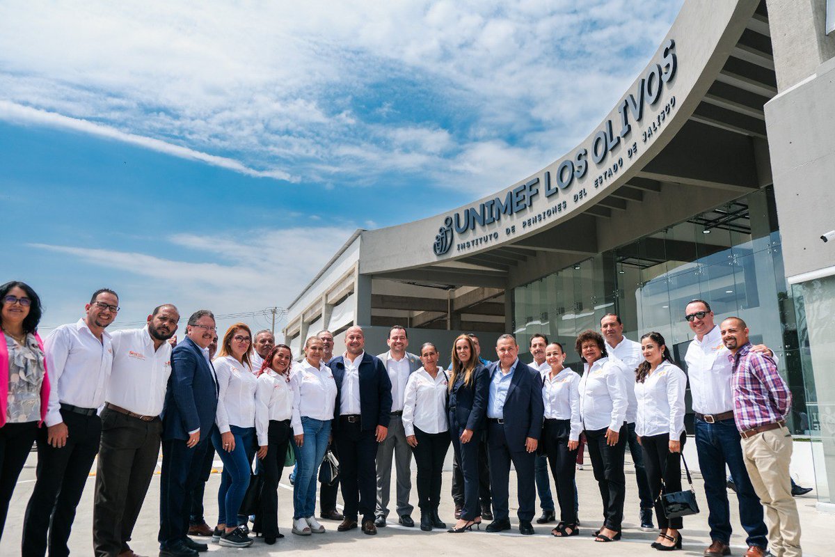 EnriqueAlfaroR's tweet photo. Inauguramos la cuarta unidad médica familiar del @ipejalgob en Los Olivos, Zapopan, con una inversión de 162.5 mdp, entre obra y equipamiento de primer nivel, que ya está totalmente lista para atender la vida y salud de 21 mil trabajadores y jubilados del estado.

Imagínense, pasaron 10 años desde la última inauguración de una Unimef del Ipejal, reflejo del rezago en materia de salud que se vivía en Jalisco y de la corrupción que tenía secuestrado al Ipejal, sin duda, una muestra clara de que ese episodio de vergüenza llegó a su fin.