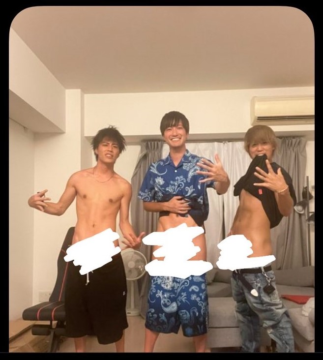 bakusai_com's tweet photo. 【悲報】人気YouTuberグループ「えびすじゃっぷ」 ちんこ写真を女性インフルエンサーに送りつける

えびすじゃっぷのフジから送られてきたちんこ画像。マジで最悪だな。
こんな奴らがYouTuberをやってるからイメージが悪い。
この差別用語を使ったグループ名もキモチワルイ。

#えびすじゃっぷ #あみち https://t.co/5DrUO9Lh3E