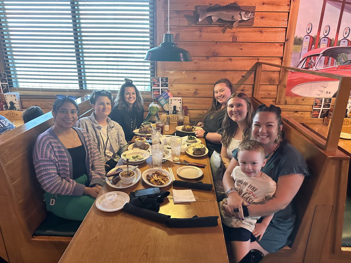 MsNeedhamsClass's tweet photo. Tonight is SPIRIT NIGHT at Texas Roadhouse! These 2nd grade CE teachers showed up to support our amazing school! Thank you PTO for always going above and beyond for our school  ❤️🤍💙🐾🚂 #betheeffect #worldchangers @HumbleISD_CE https://t.co/NxqvI7vNTa