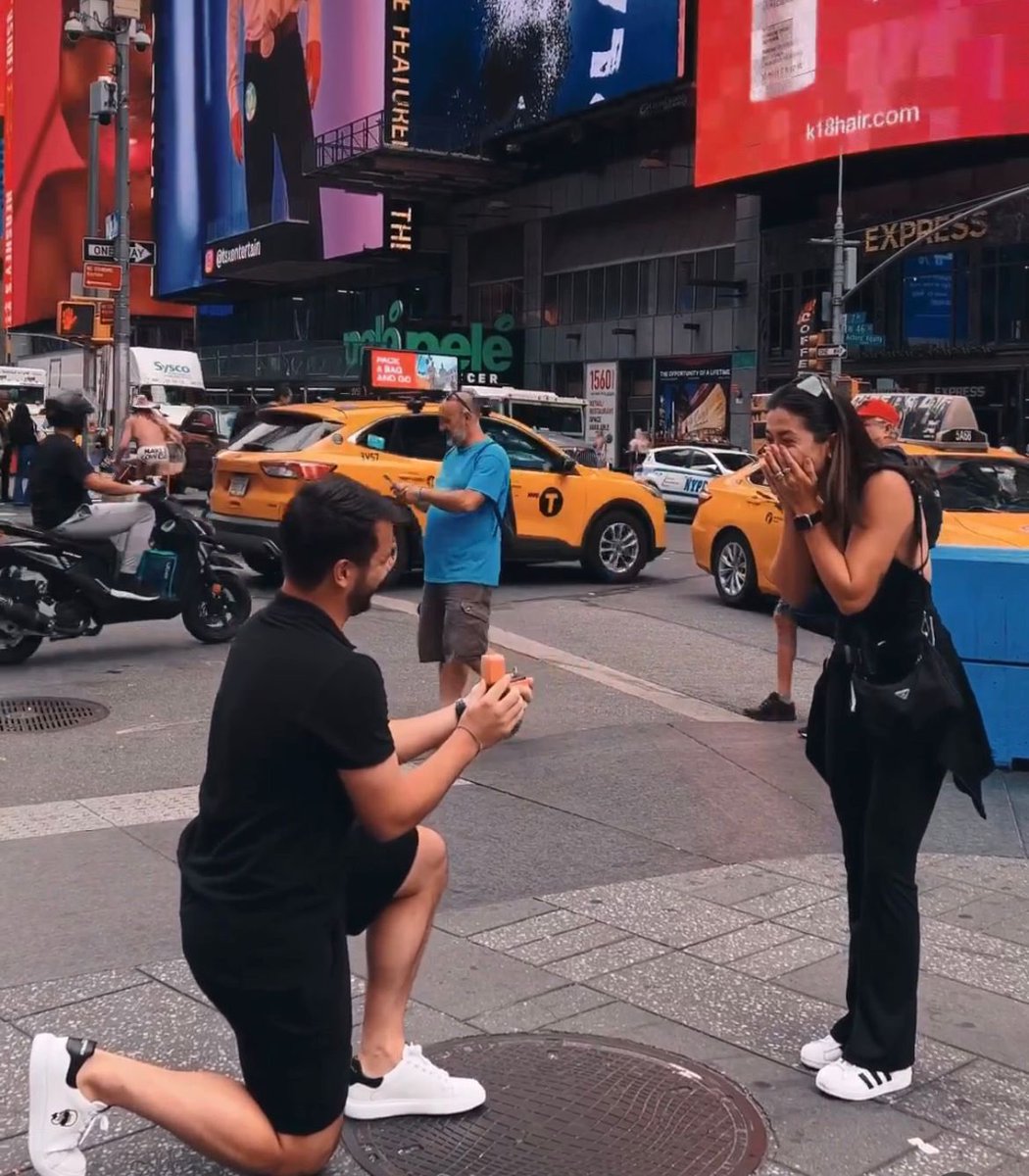 engajamentoTM's tweet photo. Não, isso não é um teste: Thalita Meneghim está NOIVA!!!!! 💜💜💜💜💜😭😭😭😭😭 https://t.co/4rZVFFHQWc