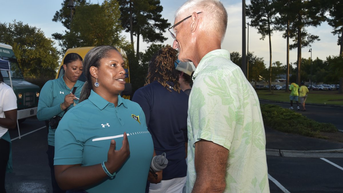 UNCWAthletics's tweet image. Another terrific Hawks to the Neighborhood event at nearby Brunswick Forest. Thanks to @EmergeOrtho for supporting the event and to all the welcoming folks of the Brunswick Forest community.

📷 | bit.ly/47QHMrX

#HawkYeah #UNCW @UNCWilmington