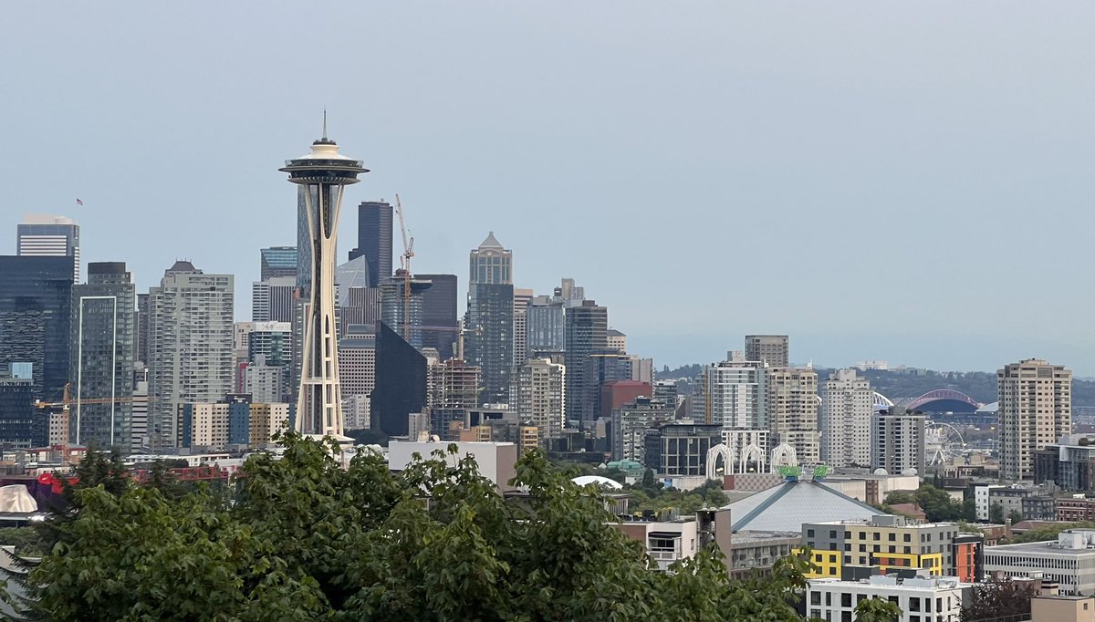 aylor_scott74's tweet photo. City views!!! #chatpcbs #Spaceneedle #seattle https://t.co/j4yHRaPhrb