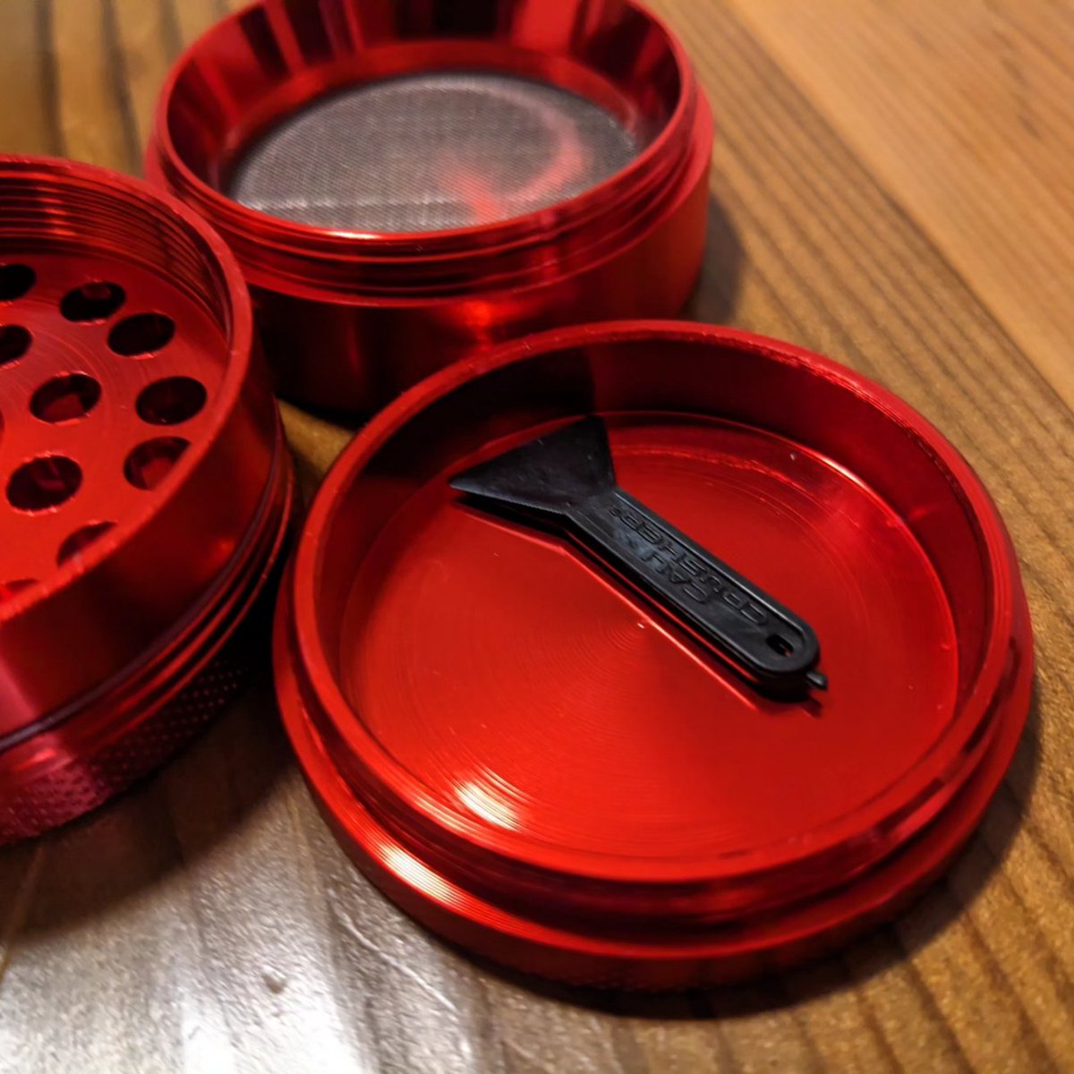 LaNormeCannabis's tweet photo. Up close and personal 💋 link in the bio
#redismycolor❤️ #calicrusher #grinder #flowergrinder #montana #styleyourlife #lanormecannabis #thenewnormal #lifestylebrand #linkinbio #getyoursnow https://t.co/6xcyT0hwbn