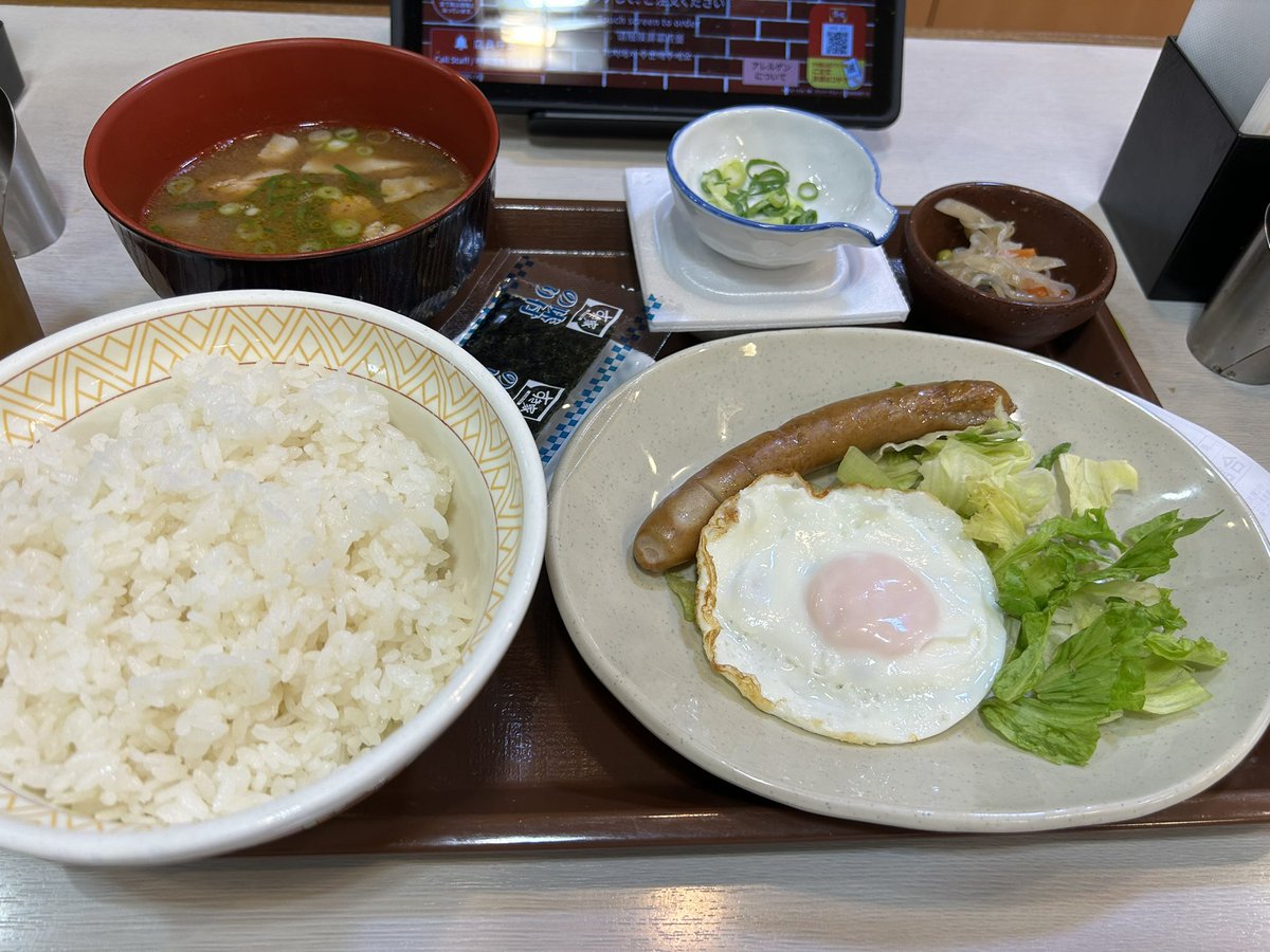 任務を終えて帰り際に八事で優雅に朝ごはん 