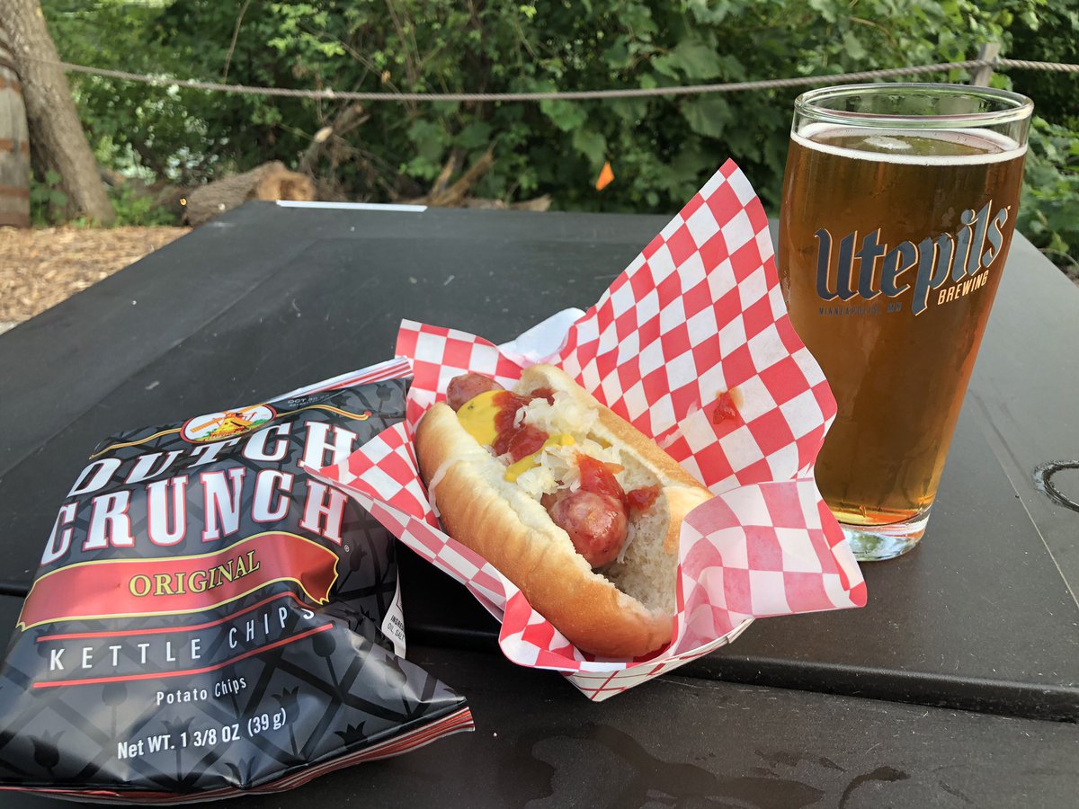 KevinTPleasant4's tweet photo. Dinner is served! @Craftapped #endofsummerbrewerytour @UtepilsBrewing https://t.co/Rr6RSigybT