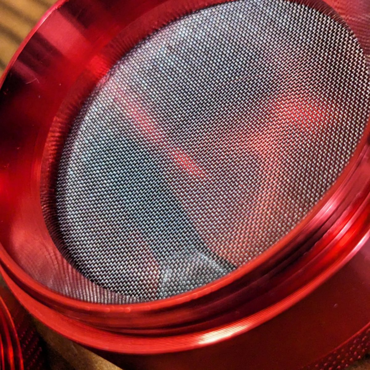 LaNormeCannabis's tweet photo. Up close and personal 💋 link in the bio
#redismycolor❤️ #calicrusher #grinder #flowergrinder #montana #styleyourlife #lanormecannabis #thenewnormal #lifestylebrand #linkinbio #getyoursnow https://t.co/6xcyT0hwbn