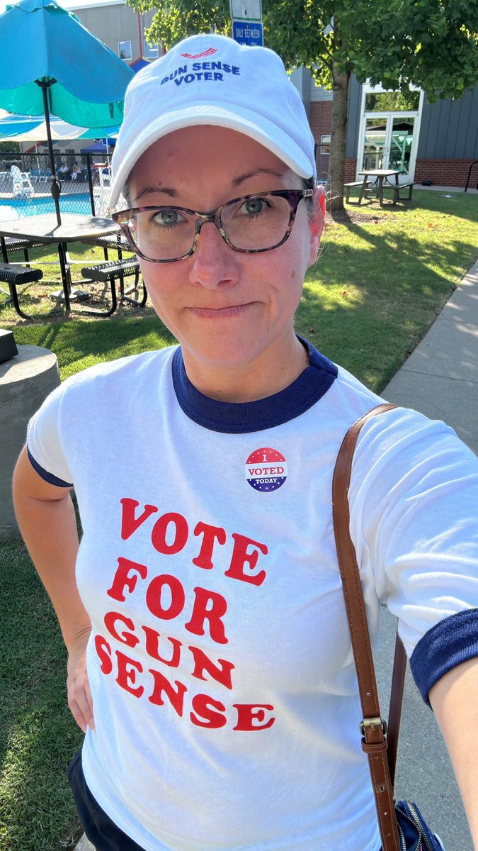Exercises my right to vote today. Don’t forget to vote in the local election, #Nashville! I highly recommend <a href="/freddieoconnell/">Freddie O’Connell</a> for mayor, <a href="/Oliviafornash/">Olivia Hill | Metro Council At-Large</a>, @DelishiaForNash and @quinevanssegall for at-large city council and <a href="/AftynBehn/">MATT VAN EPPS WINS!</a> for TN House 51. 
#Vote #VoteEarly #VoteBlue