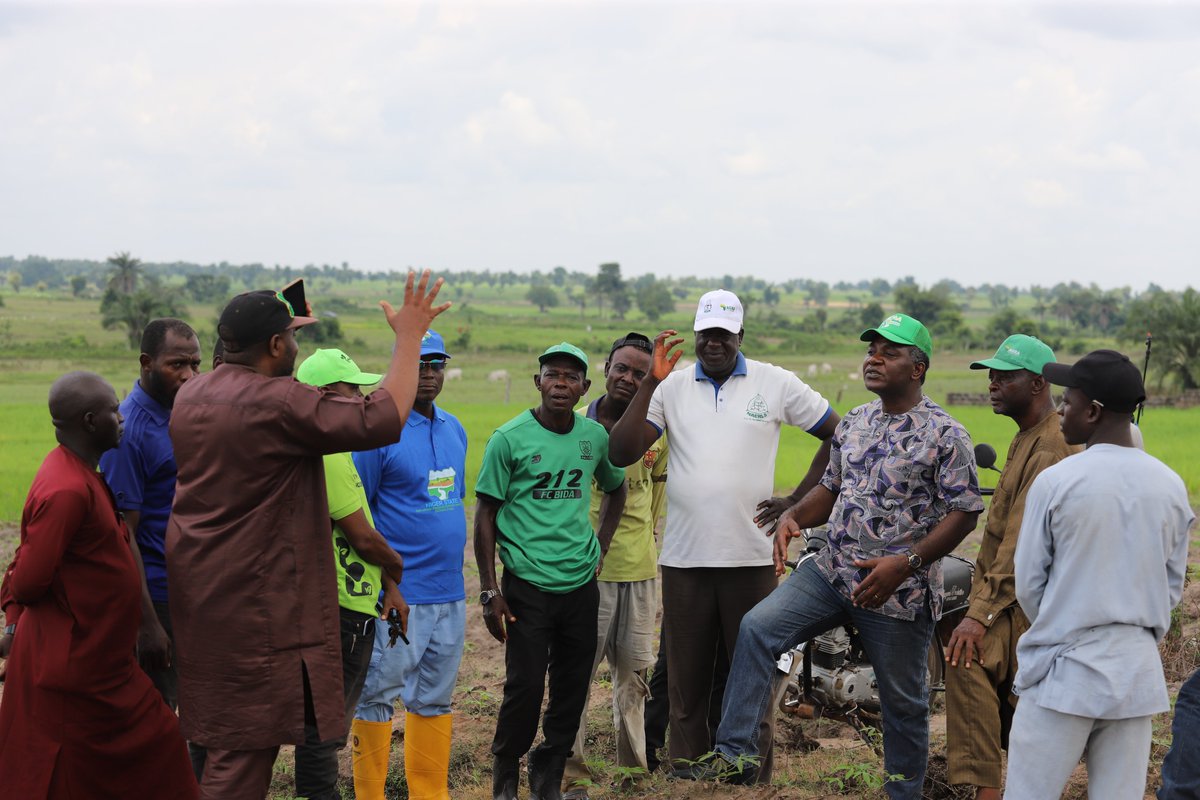 NigeriaSasakawa's tweet photo. #Agriculturalextension Capacity building, systematic &amp; consistent engagement with Extension Agents are catalytic to effectively transferring technologies to boost smallholder farmers' yield &amp; income in Nigeria. 📸SAA/AGRA-Niger consortium project. Funded by @AGRA_Africa https://t.co/NQd2Dh03Qj