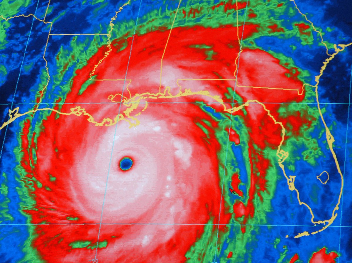 On this day in 2005: #HurricaneKatrina slams into the Gulf Coast. I was working on my master’s degree at the University of Florida. Fast forward to 2023 and #HurricaneIdalia is taking a similar path but slightly eastward. Stay safe, everyone!