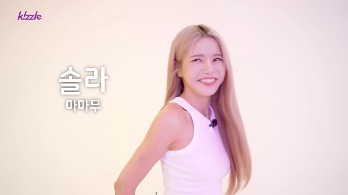 DragonKazoo77's tweet photo. She smiled so widely and her eye smiles🫠
#SOLAR #솔라 #Kizzle #키즐 https://t.co/j9vZOOUejz