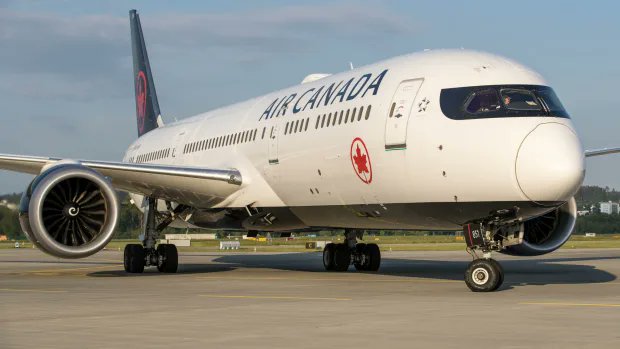 jacobsjapan's tweet photo. Air Canada kicks black family off plane and bans them for asking about their luggage: https://t.co/JmvMONsrkl Flight to Florida turns to escort off plane &amp; flight ban, all for asking about luggage left on tarmac. Airline unapologetic. #Canada #AirCanada https://t.co/rNo740H1ic