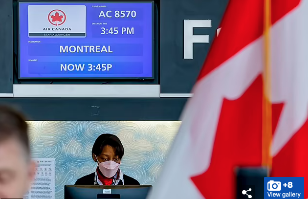 jacobsjapan's tweet photo. Air Canada kicks black family off plane and bans them for asking about their luggage: https://t.co/JmvMONsrkl Flight to Florida turns to escort off plane &amp; flight ban, all for asking about luggage left on tarmac. Airline unapologetic. #Canada #AirCanada https://t.co/rNo740H1ic