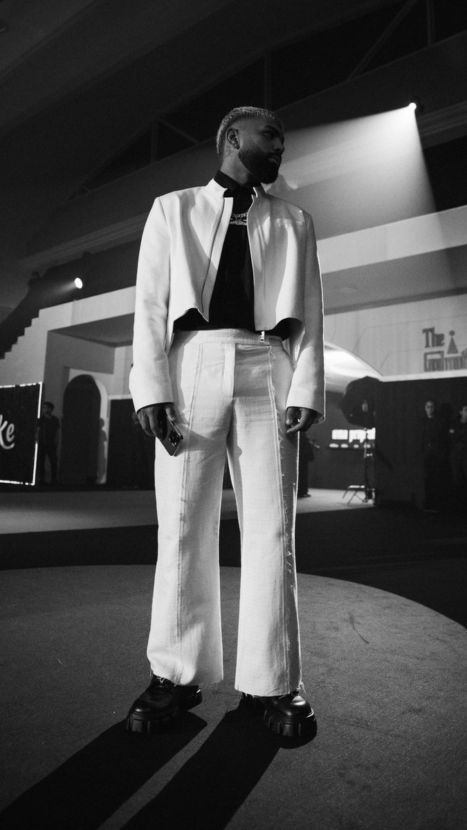 open.spotify.com/track/716PQM0u…