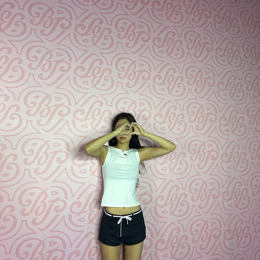 blackpinkbabo's tweet photo. Jennie IG update ❤️ @Blackpink 

“BLACKPINK X VERDY 🎀🎀🎀” https://t.co/RWQHCNpsJN