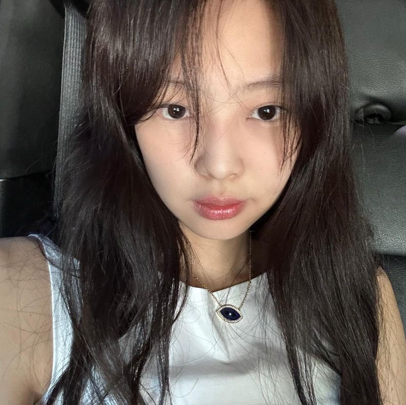 blackpinkbabo's tweet photo. Jennie IG update ❤️ @Blackpink 

“BLACKPINK X VERDY 🎀🎀🎀” https://t.co/RWQHCNpsJN