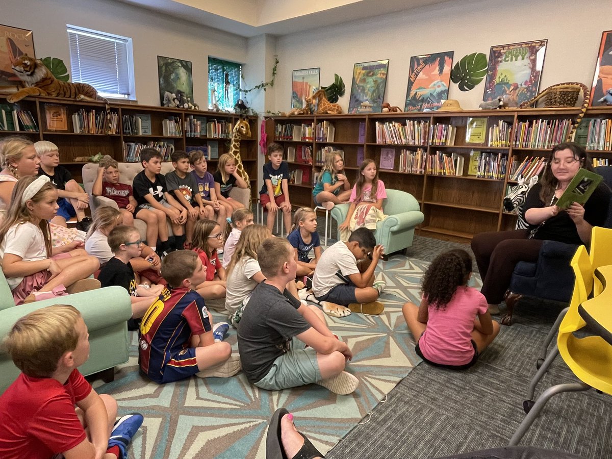 MrsFry4's tweet photo. I love watching my sweet 3rd graders get so engaged in nonfiction reading with our amazing librarian, Miss Hurst!  @WillisLaneES @mikaelabird23 https://t.co/2IkEvXx22P