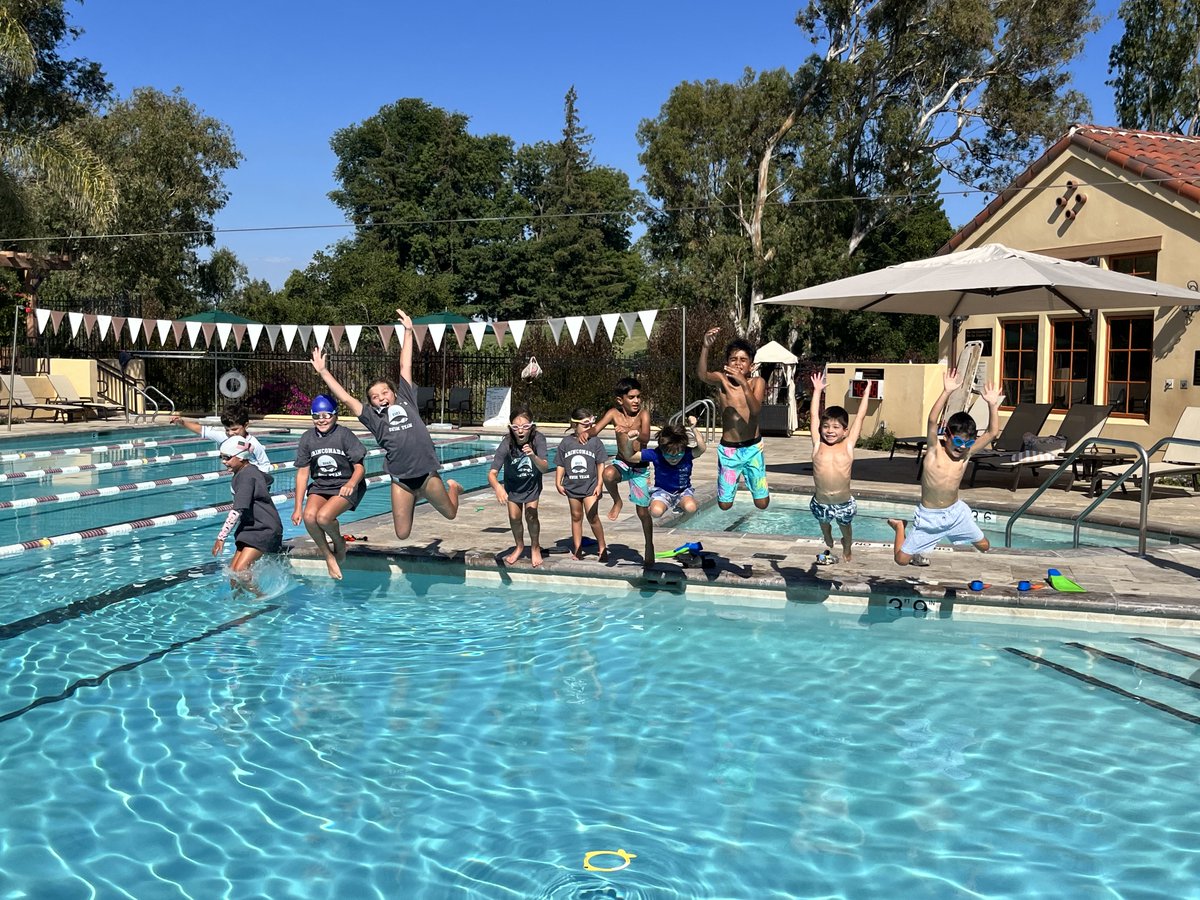 LaRincCC's tweet photo. Thanks for a great summer! With school starting and Summer winding down- Lifeguards will be present on weekends only through September.

Please remember to return any cabana towels. We will wash them, fold them &amp; have them ready for your next visit!

Thank you,
P &amp; F Staff https://t.co/tWSbJyfym2