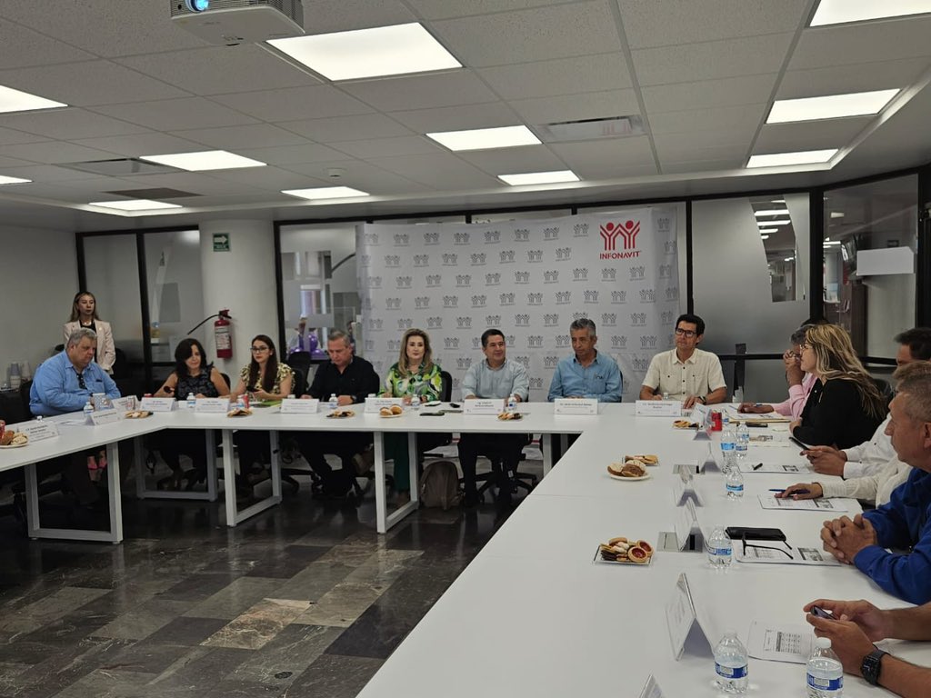 ctmsonora's tweet photo. #CTMSONORA presente en la reunión mensual de la Comisión Consultiva Regional de la Delegación Sonora de @Infonavit para analizar alternativas de mejora en materia de vivienda para los trabajadores.

@Pedrofo27666577 @sonoracoves @vladybarboza @ElySallard @JavierCTMSonora https://t.co/0ztJecNNn5