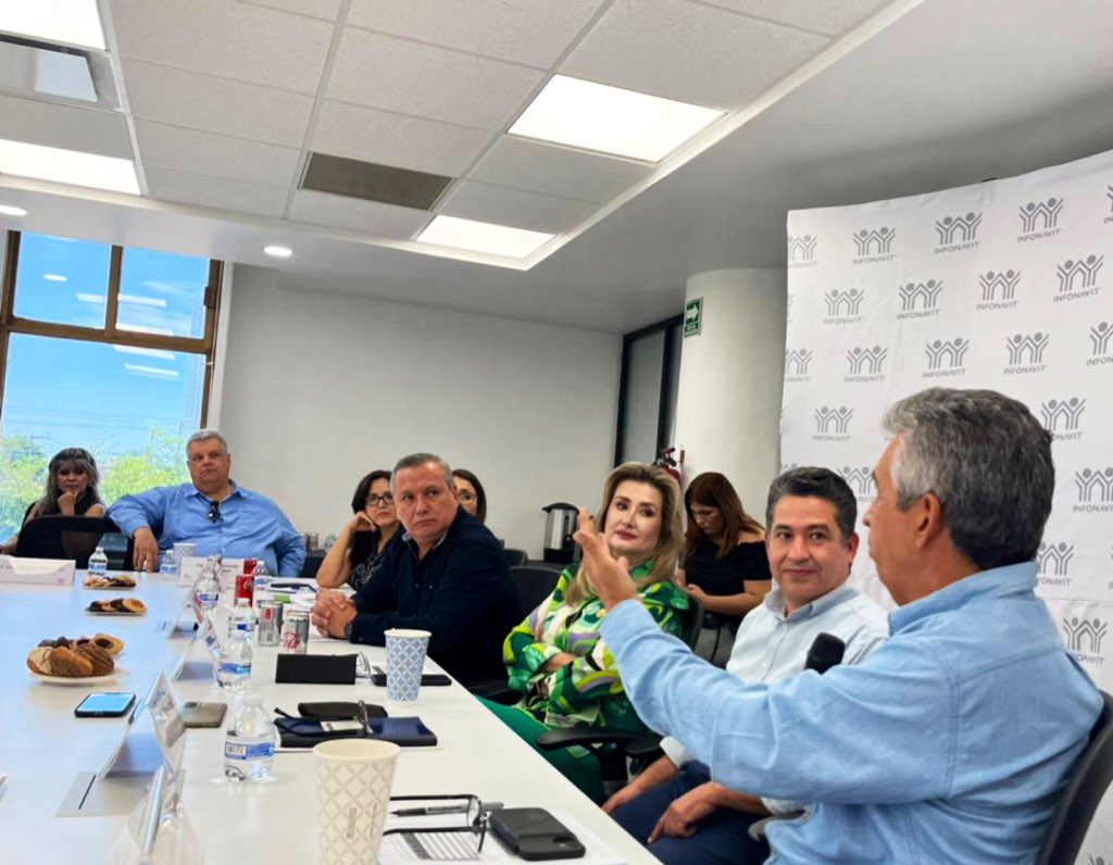 ctmsonora's tweet photo. #CTMSONORA presente en la reunión mensual de la Comisión Consultiva Regional de la Delegación Sonora de @Infonavit para analizar alternativas de mejora en materia de vivienda para los trabajadores.

@Pedrofo27666577 @sonoracoves @vladybarboza @ElySallard @JavierCTMSonora https://t.co/0ztJecNNn5