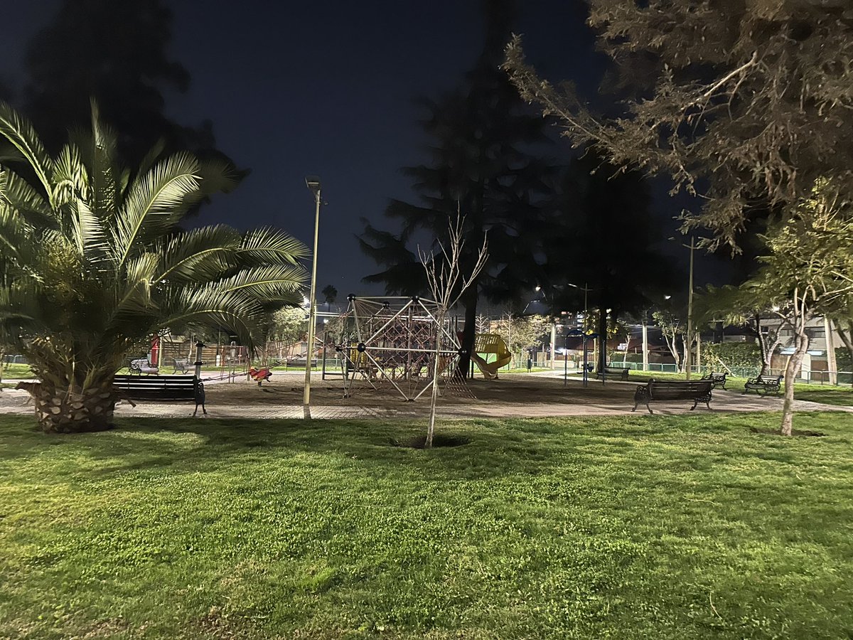 romcorre's tweet photo. @LC_luminarias estimados, la Plaza Tinguiririca (Monroe con Tinguiririca) está con luz parcial desde hace una semana. https://t.co/VbzqtKXuRq