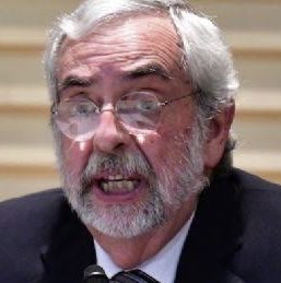 Enrique Graue, ni la burla perdona. Dice que en la elección para rector en la UNAM: “Habrá piso parejo”

¿Cuál piso parejo? 
Si los que eligen es una junta de gobierno, impuesta por el propio rector.

No se toma en cuenta el sentir de estudiant@s, maestr@s y trabajador@s.
RT👇
