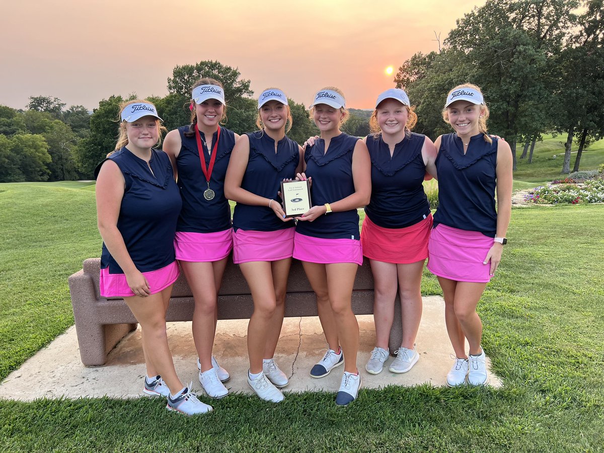 Tolton Girls Golf with a 3rd place finish behind Visitation(1st) and St Joe (2nd) in the inaugural Viz-A-tation. Audrey was medalist with 68(-4). Thank you Coach Jones and Visitation for hosting a great event!