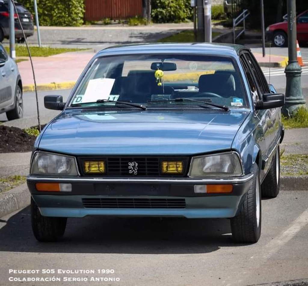 VeoAutos's tweet photo. 505 Evolution Chile 1990. Sueño cumplido a los 19 años. La historia de Sergio, con su amado Peugeot
Historia en el Link https://t.co/pWFvMEiOez
#peugeot505 #505evolution #peugeotchile @Peugeot @addict_car @thecarfactoids @RiveraNotario @peugeotchile https://t.co/rcsv1r3EsG