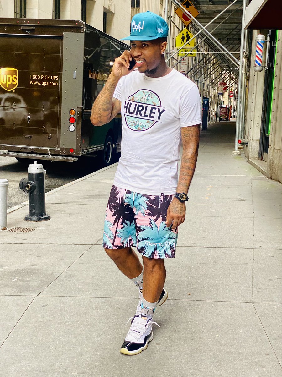 FlyTyBands__'s tweet photo. Beautiful day in the city ☀️✨✈️💯 #fashion #style #styleinfluencer #model #fashionista #brandambassador 

Shorts by @MENATTI 

Hat by @lmnapparel https://t.co/3wbKKmzcpw
