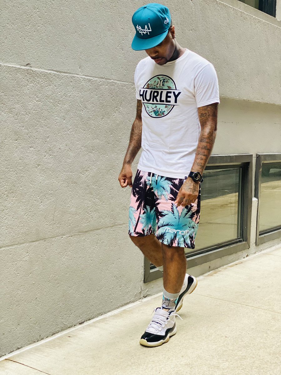 FlyTyBands__'s tweet photo. Beautiful day in the city ☀️✨✈️💯 #fashion #style #styleinfluencer #model #fashionista #brandambassador 

Shorts by @MENATTI 

Hat by @lmnapparel https://t.co/3wbKKmzcpw