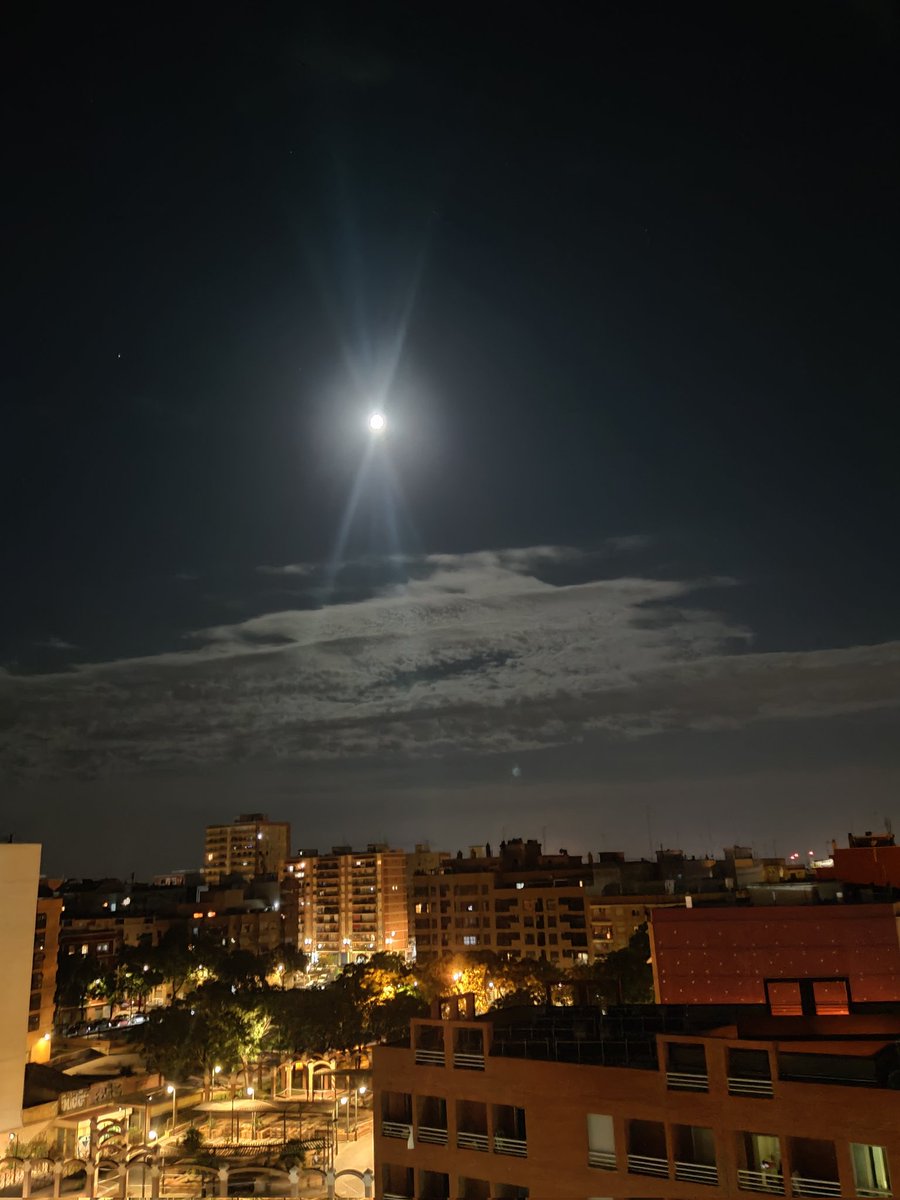 La Luna de Valencia 🌕 #luna #moon #cloudsky #nubes #skylovers