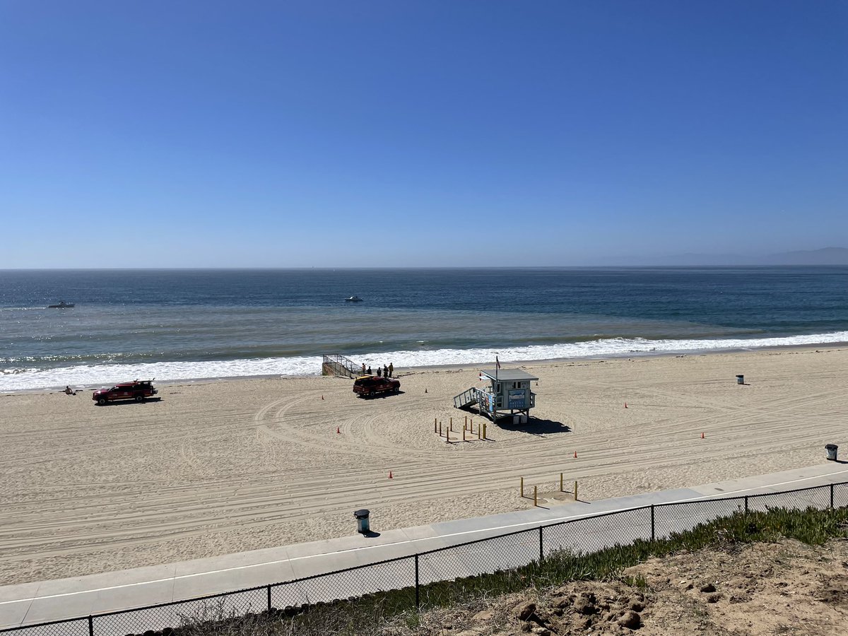 LACoLifeguards's tweet photo. #EsplanadeIC - at approximately 2:30 PM the Avenue E storm drain began flowing heavily for approximately 5-10 minutes as a result of a fresh water main break in the city of Redondo Beach. As a precaution Lifeguards posted signs recommending swimmers avoid …… (1/2) https://t.co/Yk5aypikqH