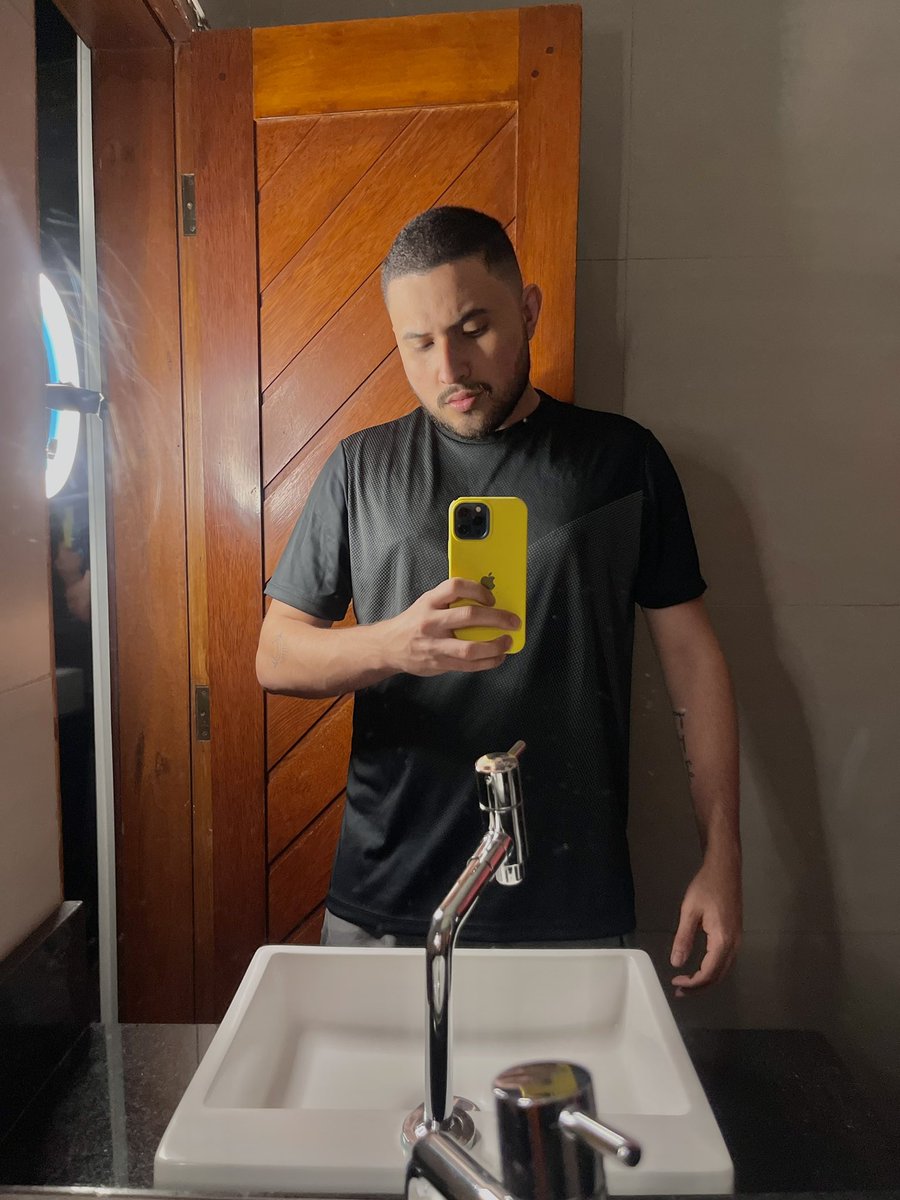 igormouramua's tweet photo. Eu dei a doida e cortei meu cabelo kakakaaka depois de muitos anos. Gostaru? https://t.co/CfWHZH1iTV