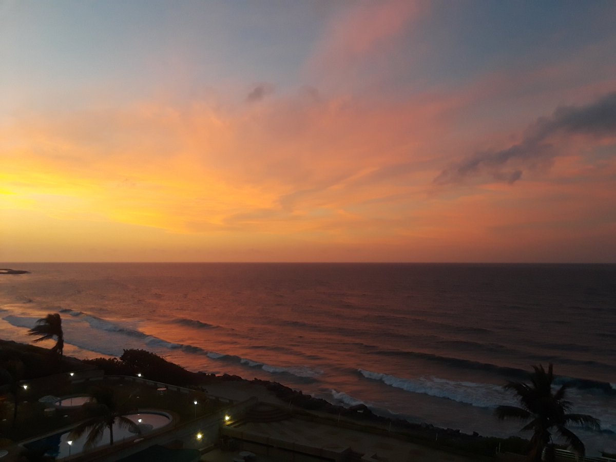 mujeralos50's tweet photo. Hermoso atardecer en #LaGuaira/#Venezuela 

#Fotos #Atardecer #playa #NatureBeauty #naturaleza #NaturePhotography #nature https://t.co/S41ju9ALAG