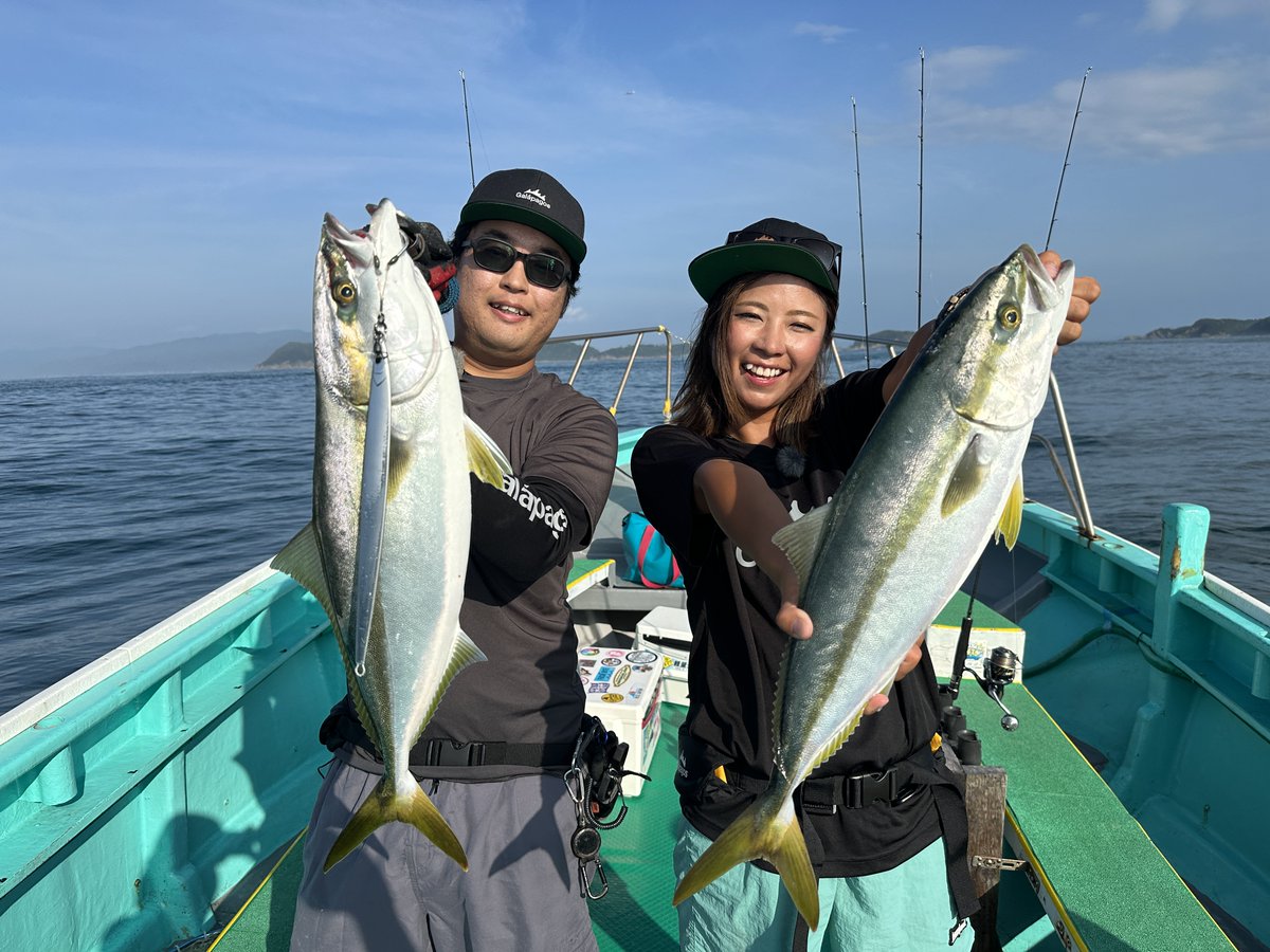 babababa_f's tweet photo. 今夜10:30～放送の #BABABABA爆釣Fishing は、和歌山紀北沖で #青物 や #タチウオ を狙います👊
この秋発売予定の #Galápagos のロッドが、曲がる曲がる❗️よくしなる👏
新色のジグもいい仕事をしてくれ、ダブルヒット、トリプルヒットも😄👍
これからますます楽しくなる #ジギング🎣見てね😉
#fishing https://t.co/bWLRCRqFXf