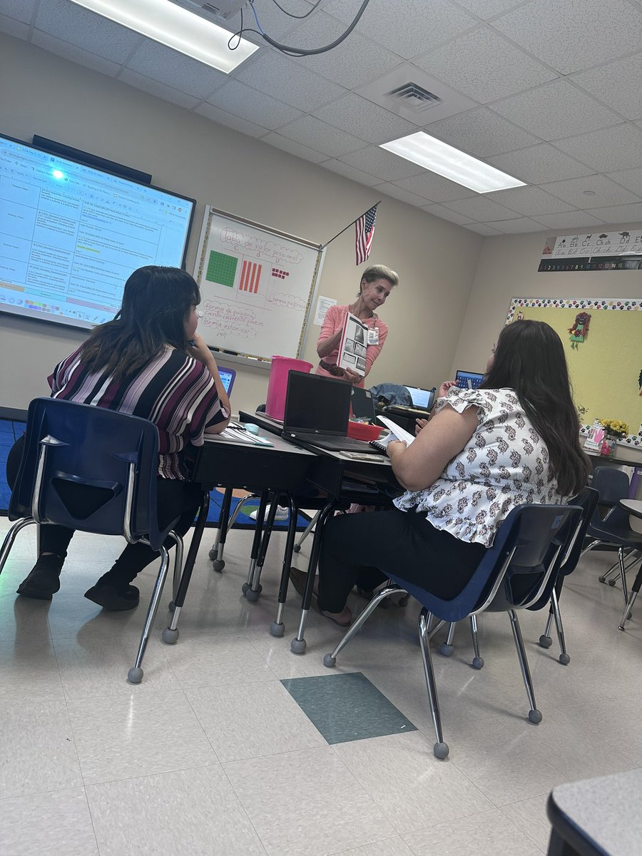 Chernandez391's tweet photo. PHE 2nd grade team sharing, collaborating, &amp; modeling ideas for their WORK for the next week. They are ready to jump into LWW! #pearlhallproud #pisdmathchat @PearlHallES https://t.co/UFOuZulqli