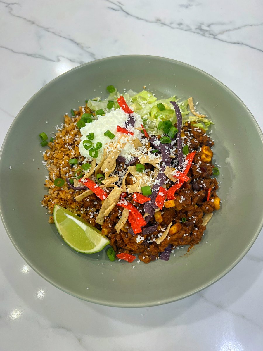 darthlux's tweet photo. dinner posting: spicy beef burrito bowls with lime cauliflower rice 👍🏻 https://t.co/3ASA0BtaRb