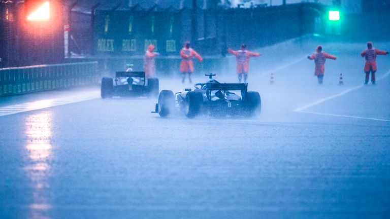 Formula0_versee's tweet photo. 55/70

MEU DEUS A CHUVA VOLTOU DE NOVO!!!

DESSA VEZ @georgerussellf0 VOLTA PARA P1 ACOMPANHADO DE @LandoNorris_F0 E @FAlonsoF0!!

@KR7Formula0 ESTA DE MACIOS, QUE CAOS https://t.co/mB8eHHwnj2