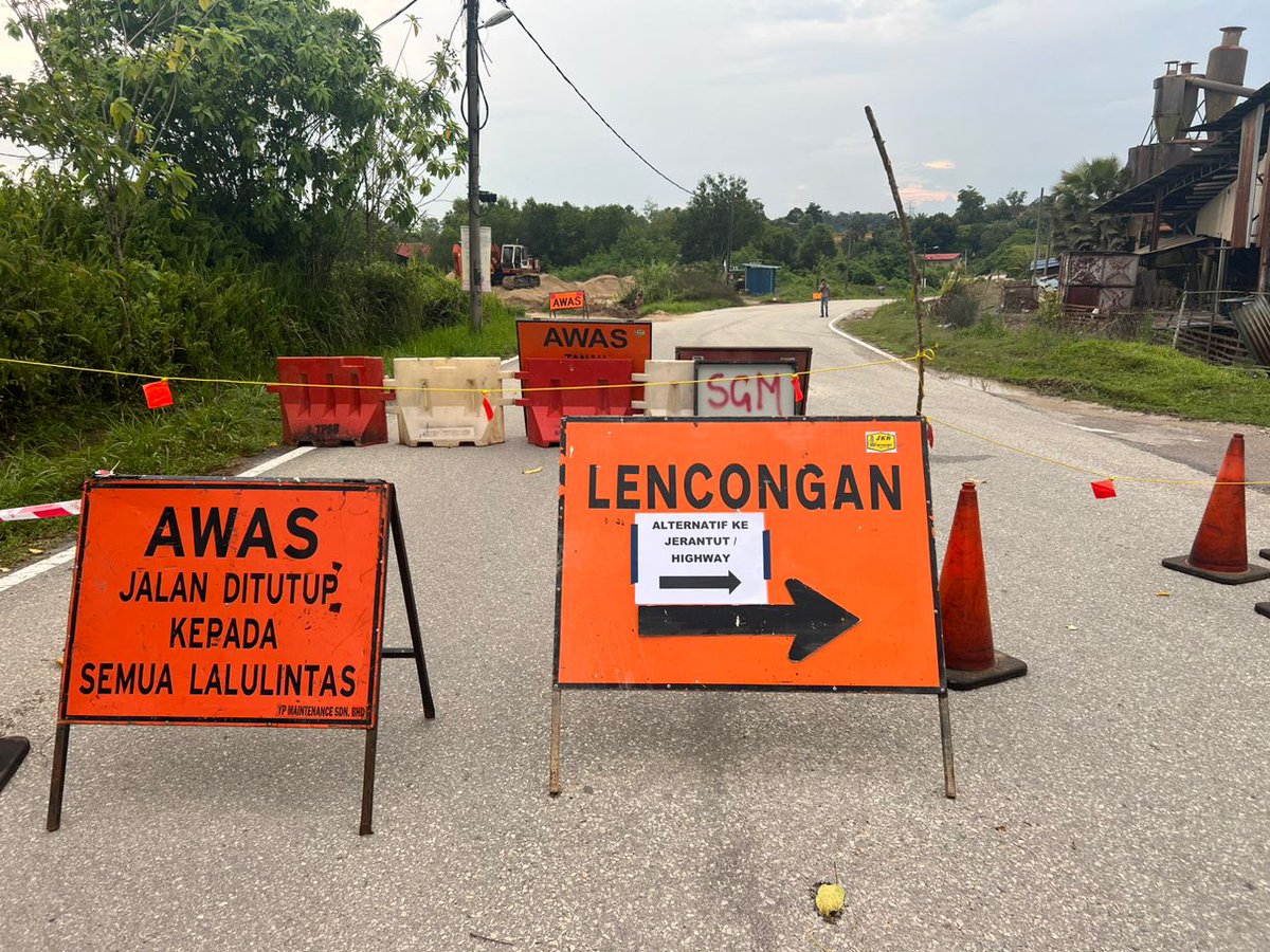 Notis penutupan jalan berikutan kerja - kerja membaikpulih struktur pembentung dan kerja - kerja berkaitan di Jalan Simpang Songsang - Bangau, Sek 0.25,Temerloh.

Tempoh : 29/9/2023 - 30/11/2023
Masa : 11.00 pagi - 11.00 pagi (24 jam)
Lokasi : Jalan Simpang Songsang - Bangau