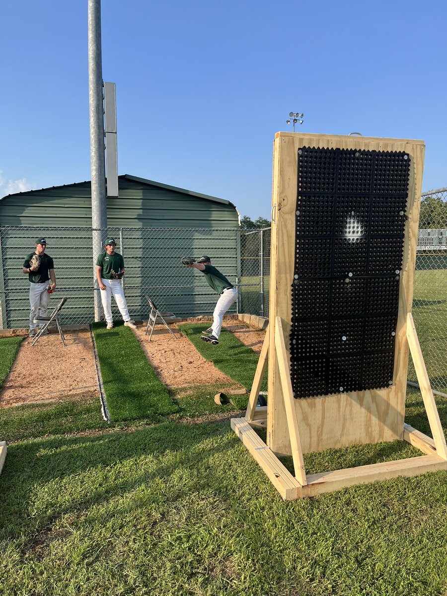 wwuowlsBSB's tweet photo. Thank you to Alex Bledsoe and Big Al’s Fencing for our double sided plyo walls for our arms! #TofE https://t.co/B9jrDxU4vo