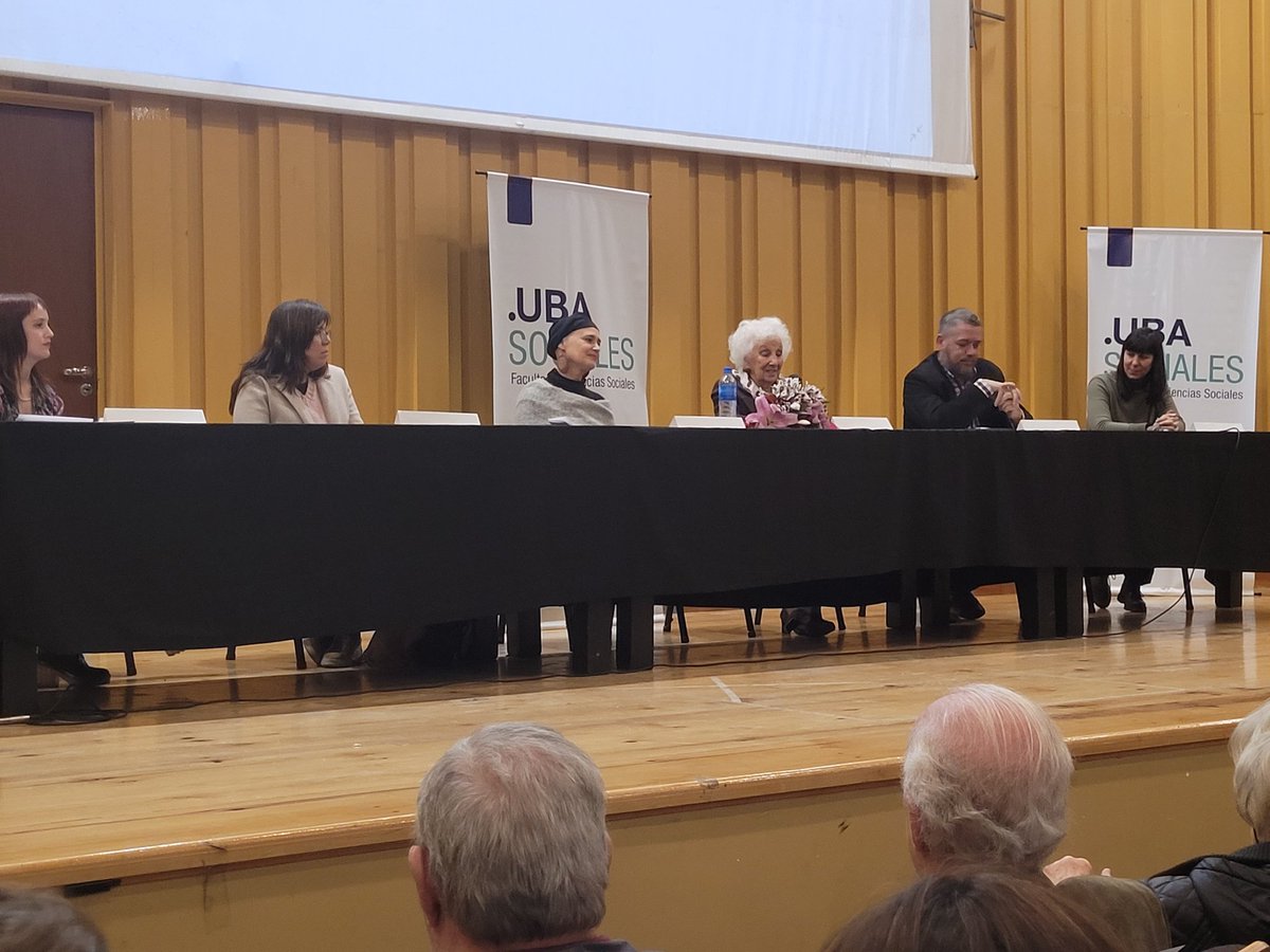 abuelasdifusion's tweet photo. "El valor de la memoria oral en la restitución de identidad" @ubasociales homenajeó Abuelas y al Archivo Biográfico Familiar en sus 25 años de existencia.
➡️https://t.co/JE7P2Qm4uy https://t.co/jTcUrafiDr