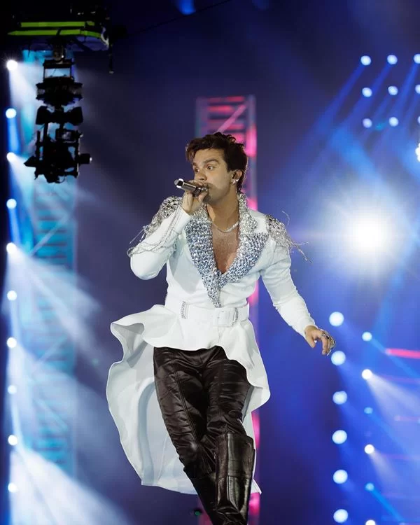 POPline's tweet photo. Vem muito aí! Luan Santana vai gravar nos EUA com Stargate, produtores que já trabalharam com Michael Jackson, Mariah Carey, Britney Spears, Beyoncé e Rihanna! Agora, é a vez do brasileiro representar a força do sertanejo ultrapassando fronteiras! @luansantana https://t.co/bAQkLWOpCc