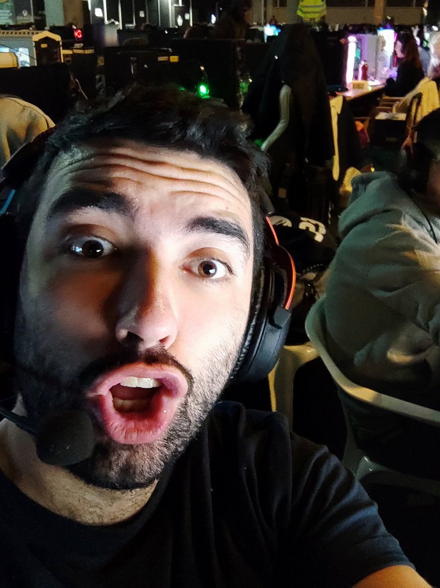 Tal día como hoy hace 28 años, nació una persona que a día de hoy, es de las personas que más horas le dedica al juego y con más emoción, hoy es el cumpleaños de @puchitocsgo.

Felicitar a una de las personas que esta intentando hacer crecer a los talentos 🇪🇸.

Felicidades Pucho!