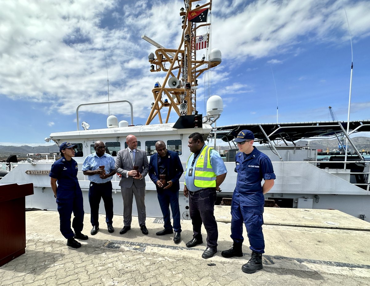 Exciting moments aboard USCGC Myrtle Hazard in PNG! 🇵🇬🇺🇸🇬🇺 We hosted VIPs & held a press conference w/ U.S. Embassy Chargé d’Affaires.  

Working together for a safer, more secure #BluePacific & fighting #IUUF. A true #Force4Good. 🌐

To new partnerships & a better tomorrow! 🌏🕊️
