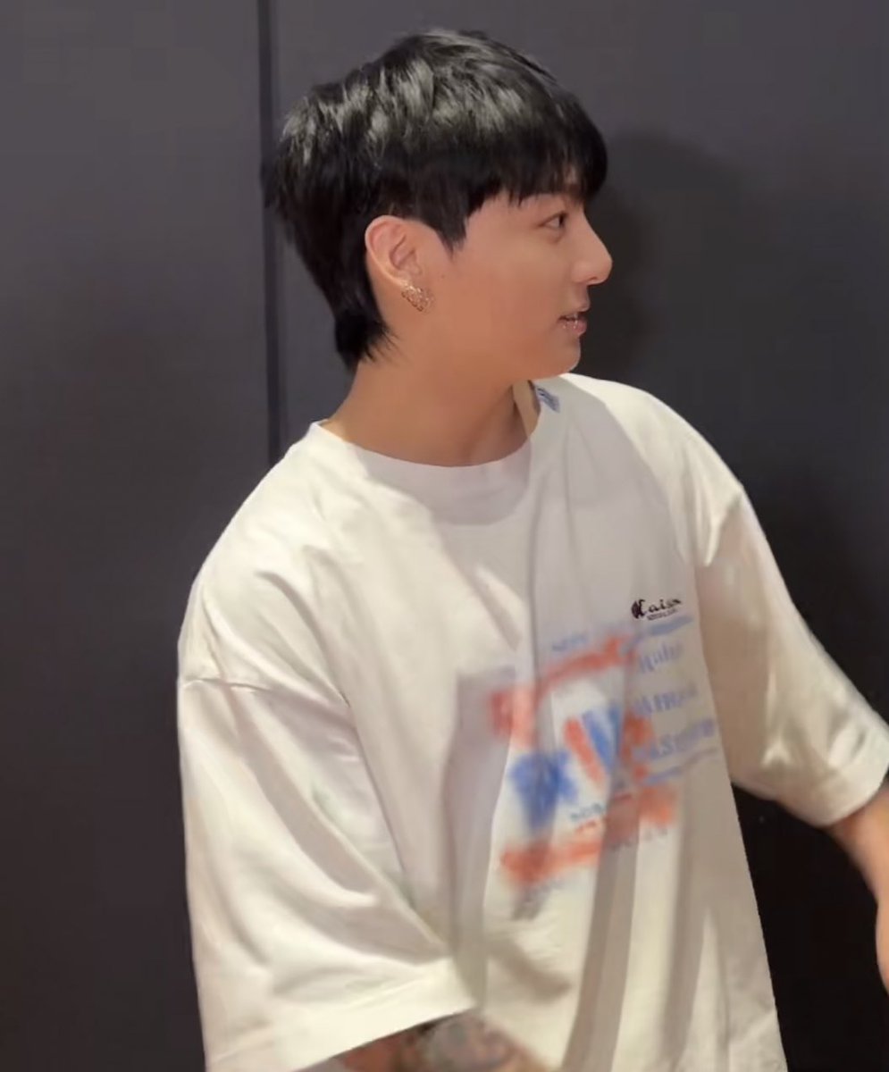 90staeguk's tweet photo. อมกกกกก ตัดผมแล้วเหมือนเด็กมอปลายเลย😭😭😭😭😭😭😭😭😭😭😭😭 หล่อมากกกกกกก https://t.co/VTXGUAzOVf