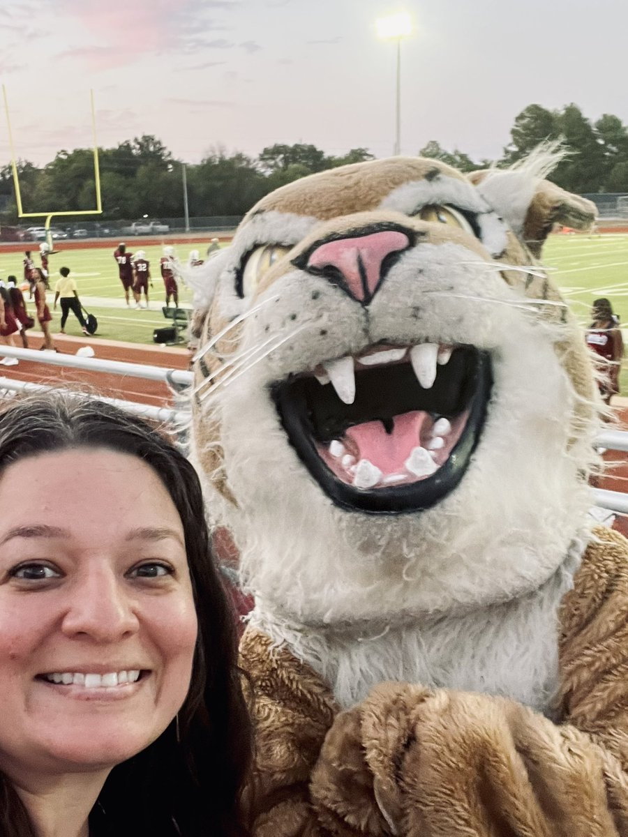 HistoryWithHolt's tweet photo. It’s football night @WunderlichKISD!! Excited to cheer on our 8th grade Wildcats!! #wildcatnation https://t.co/wvKdm4bgKf